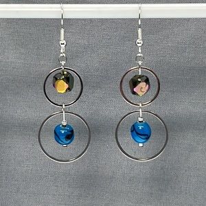 22019 Blue and multi-colored tinted dangle earrings